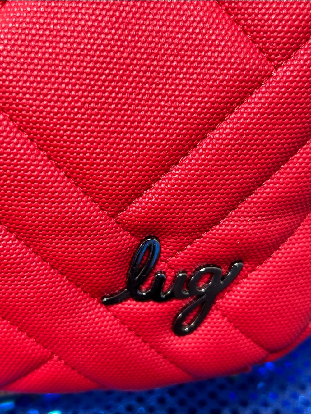 lug Red Quilted Shoulder Bag Approx 12 x 9 x 6 - Picture 7 of 17
